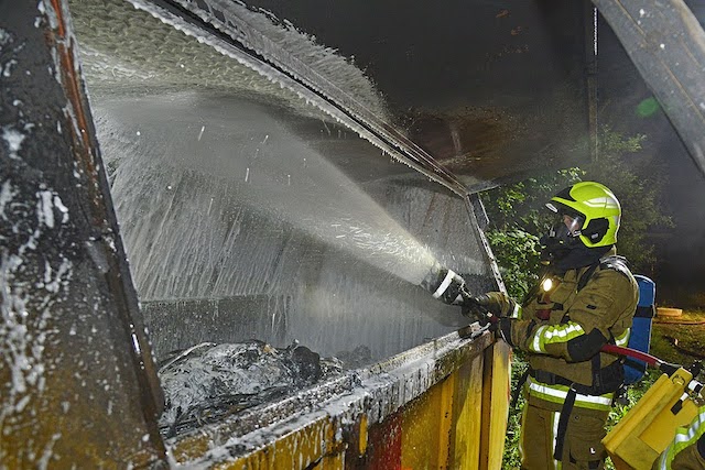 2023/123/20230706-00u11 GB 007 Containerbrand Rijstvogelstraat.jpg